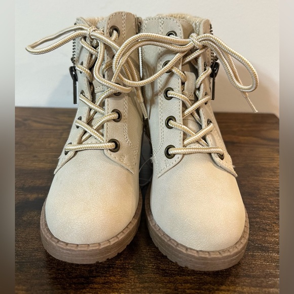 Pop Little Girls Favored Stacked Heel Lace Up Boots NWT various sizes - Picture 3 of 7